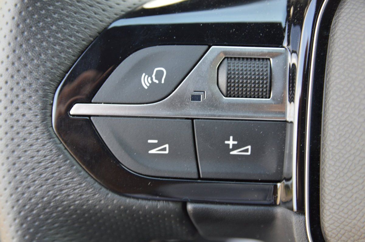 Fahrzeugabbildung Peugeot 3008   GT LED Navi ACC Shz Alu