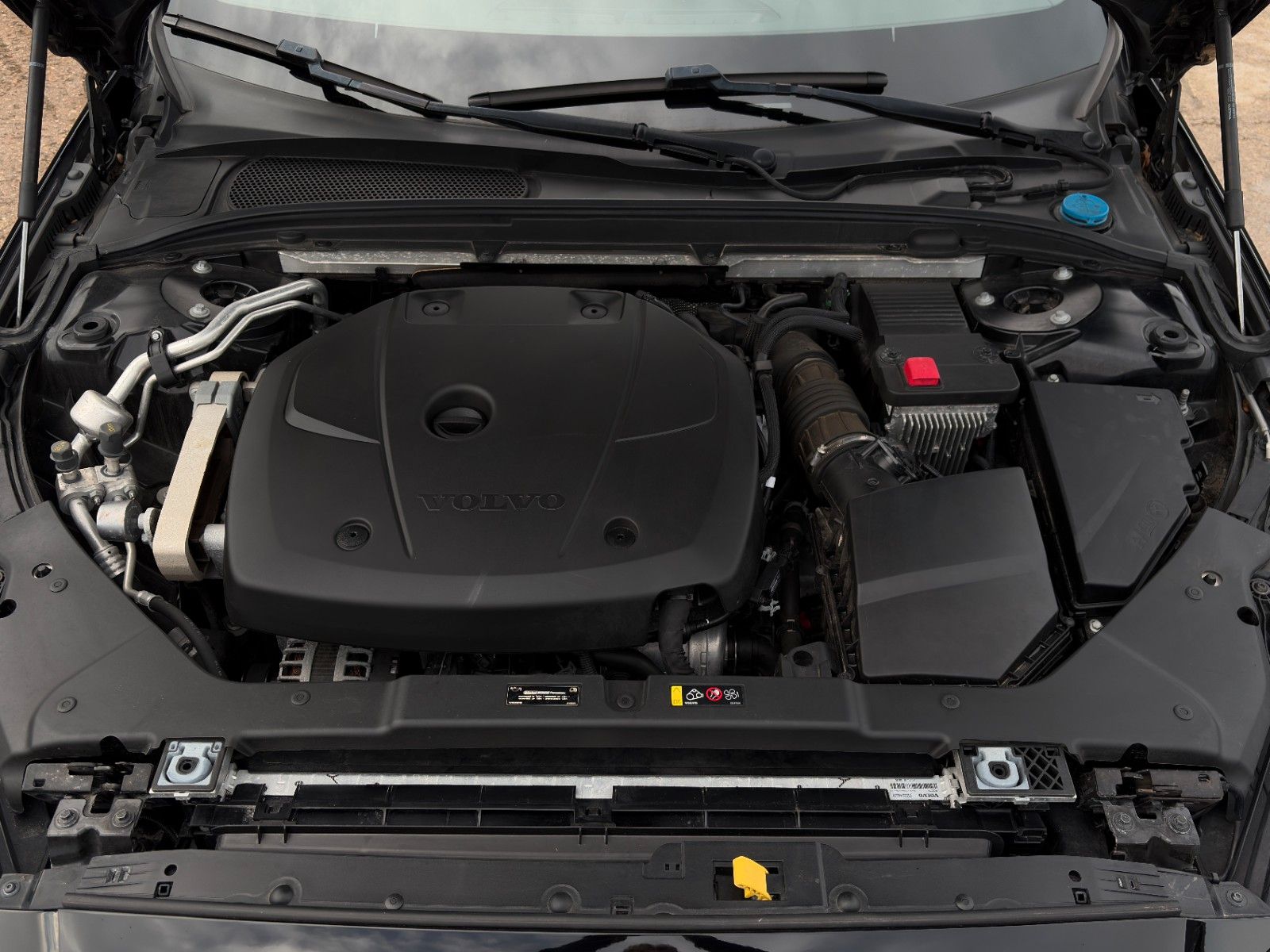 Fahrzeugabbildung Volvo V60 AWD R-Design ACC ProH&K 360° LED CarPl. Memo