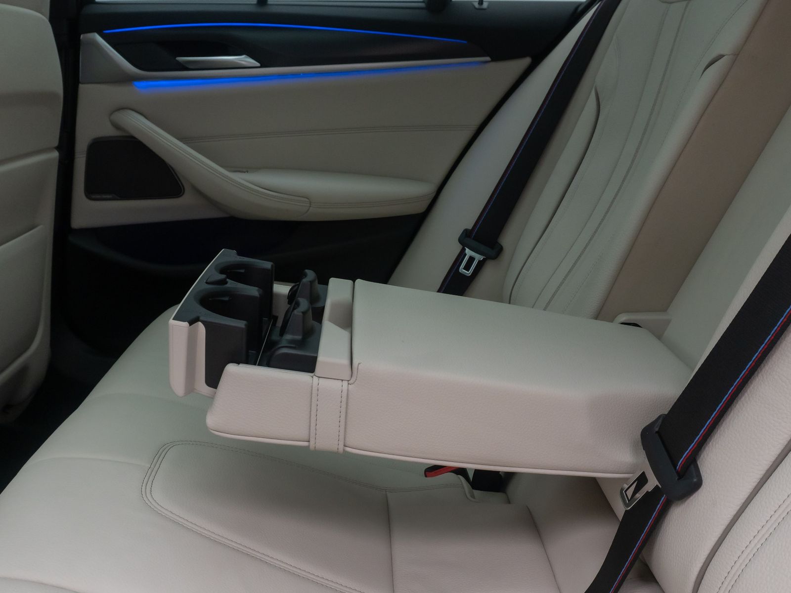 Fahrzeugabbildung BMW 540d xD M Sport 360° HUD DAB H/K Panorama 20Zoll