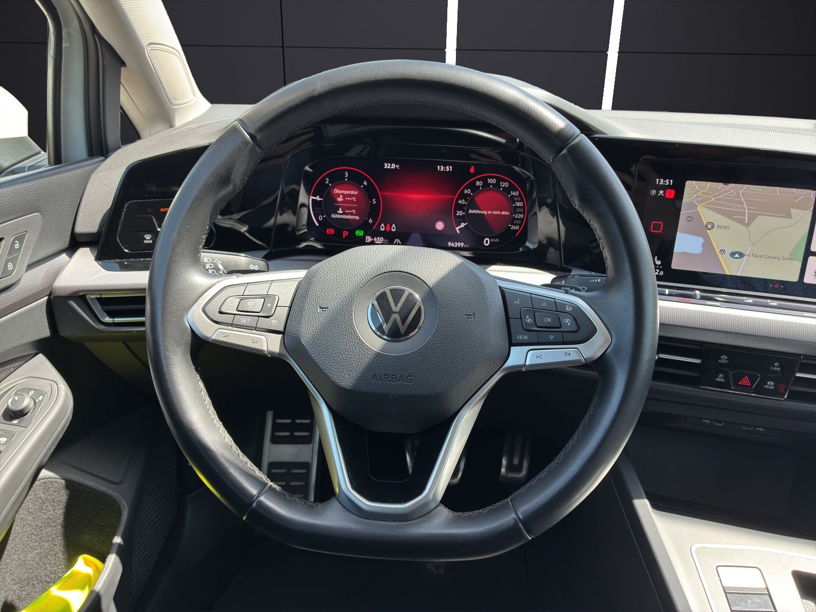 Fahrzeugabbildung Volkswagen Golf VIII TDI Active DSG LED Navi ACC AID SHZ