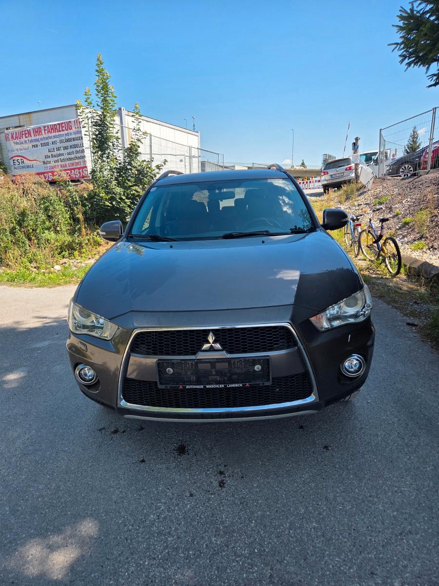 Mitsubishi Outlander Invite 4WD
