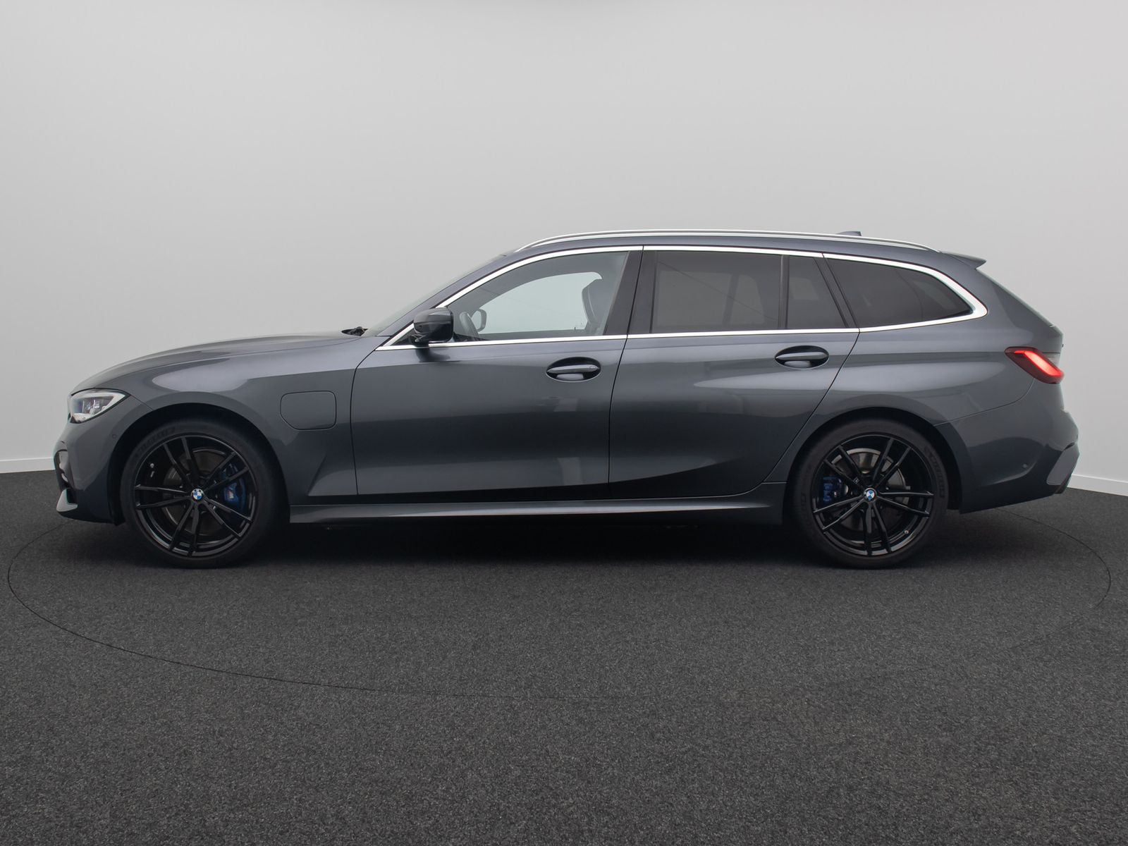 Fahrzeugabbildung BMW 330e xD M Sport Individual Kamera Laser HUD 19"