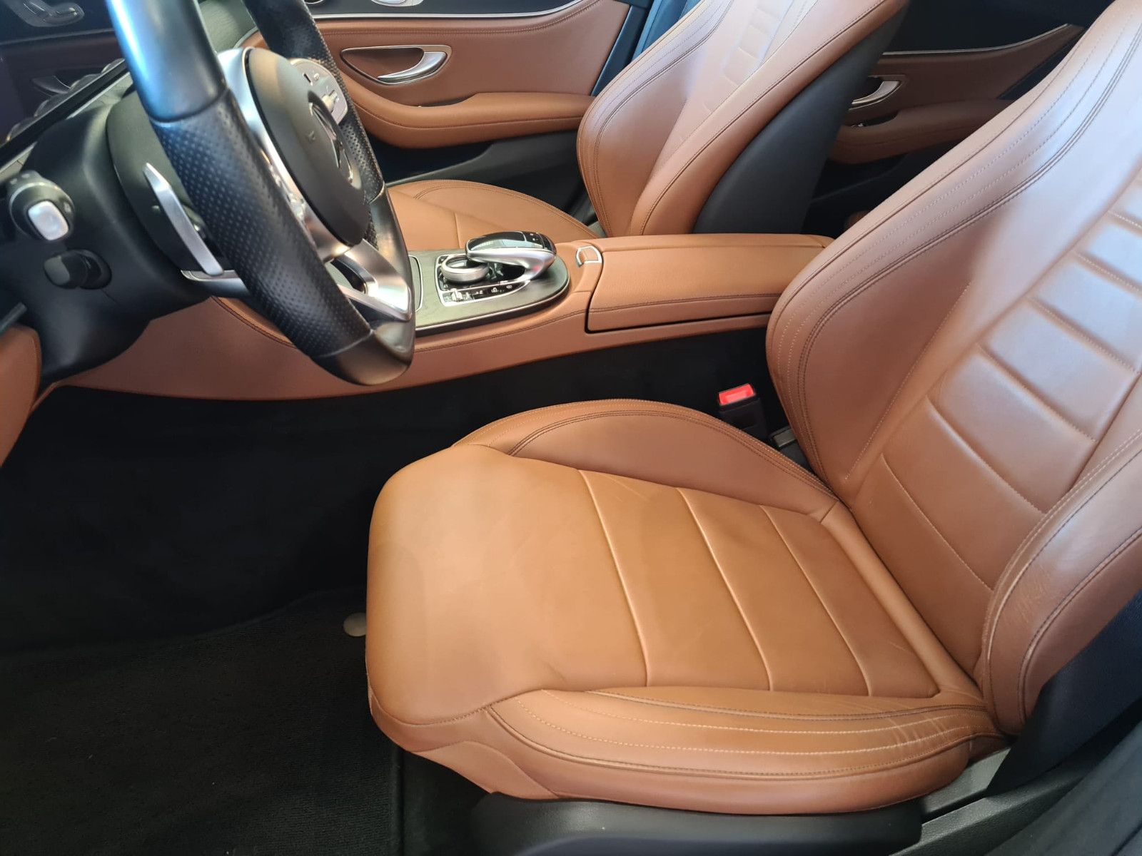 Fahrzeugabbildung Mercedes-Benz E 400 T-Modell 4Matic/ Multibeam / AHK / AMG