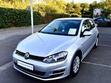 Volkswagen Golf VII Cup Edition Panorama-Dach Tempomat Navi - Volkswagen Gebrauchtwagen in Marburg
