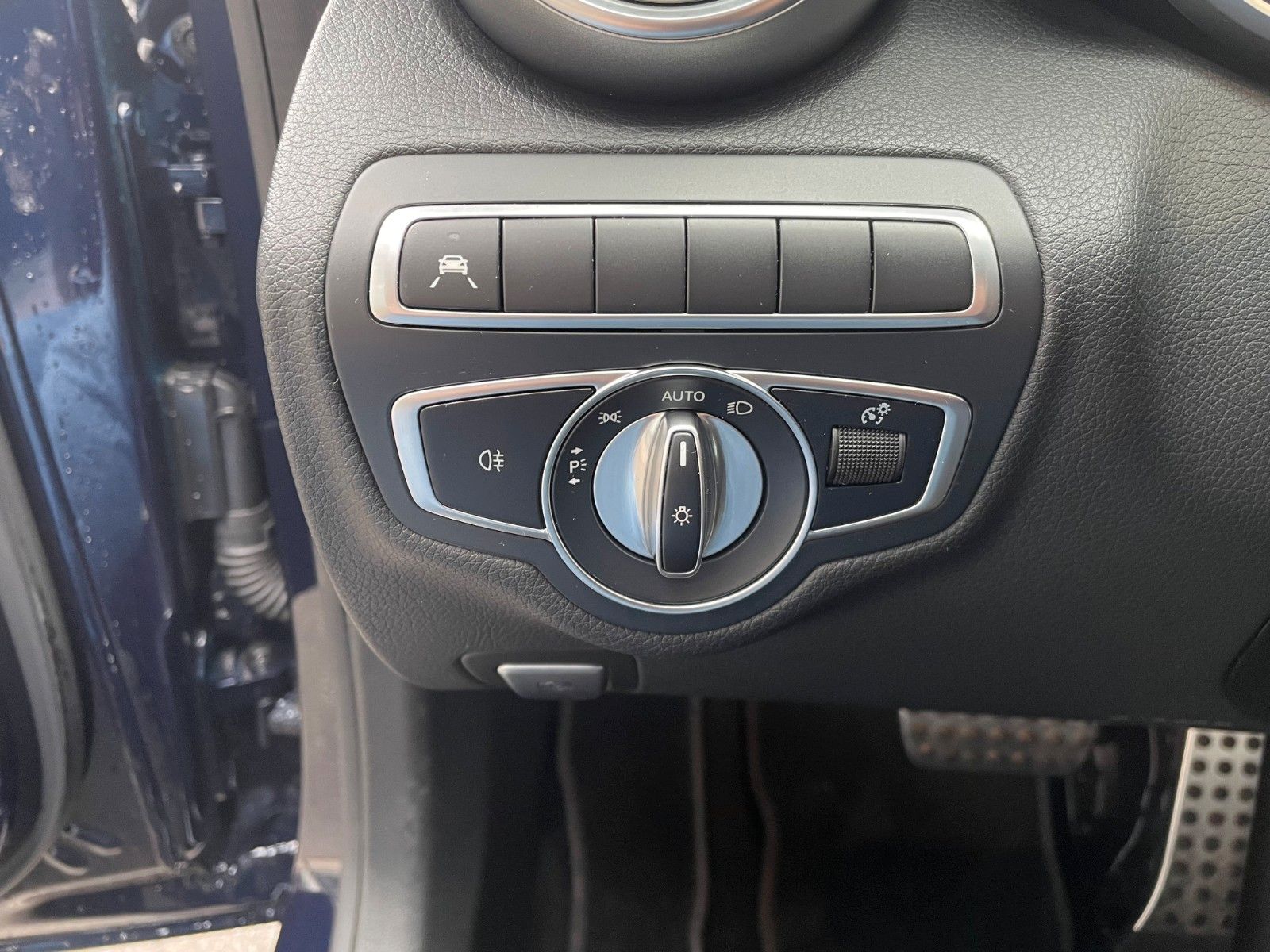 Fahrzeugabbildung Mercedes-Benz C 200 AMG Night+ToTW+R-Kamera+Carpaly+DAB+19"