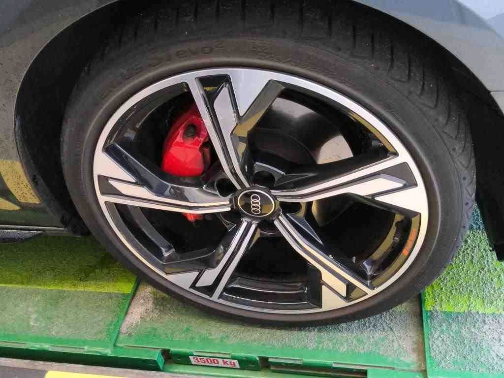 AUDI A4 2024