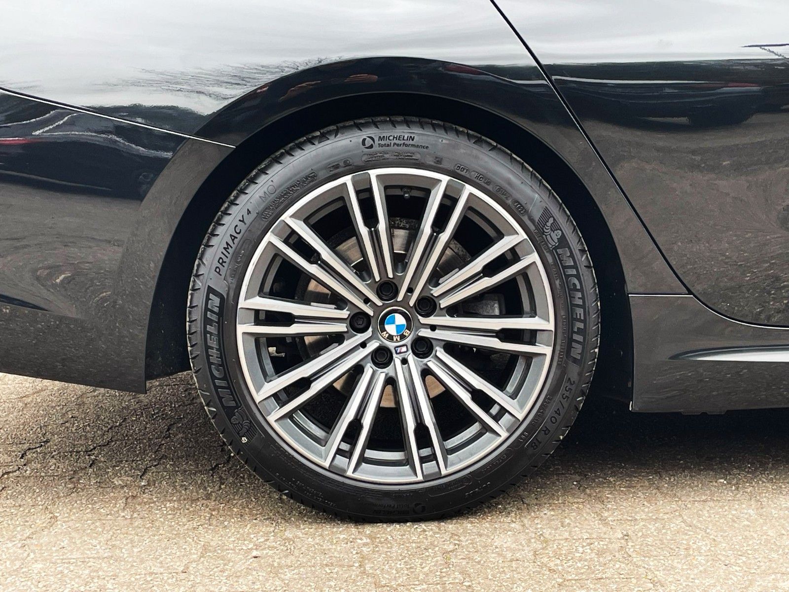 Fahrzeugabbildung BMW 320d M SPORT SAG tLEDER NAVI HiFi LIVE COCPIT+