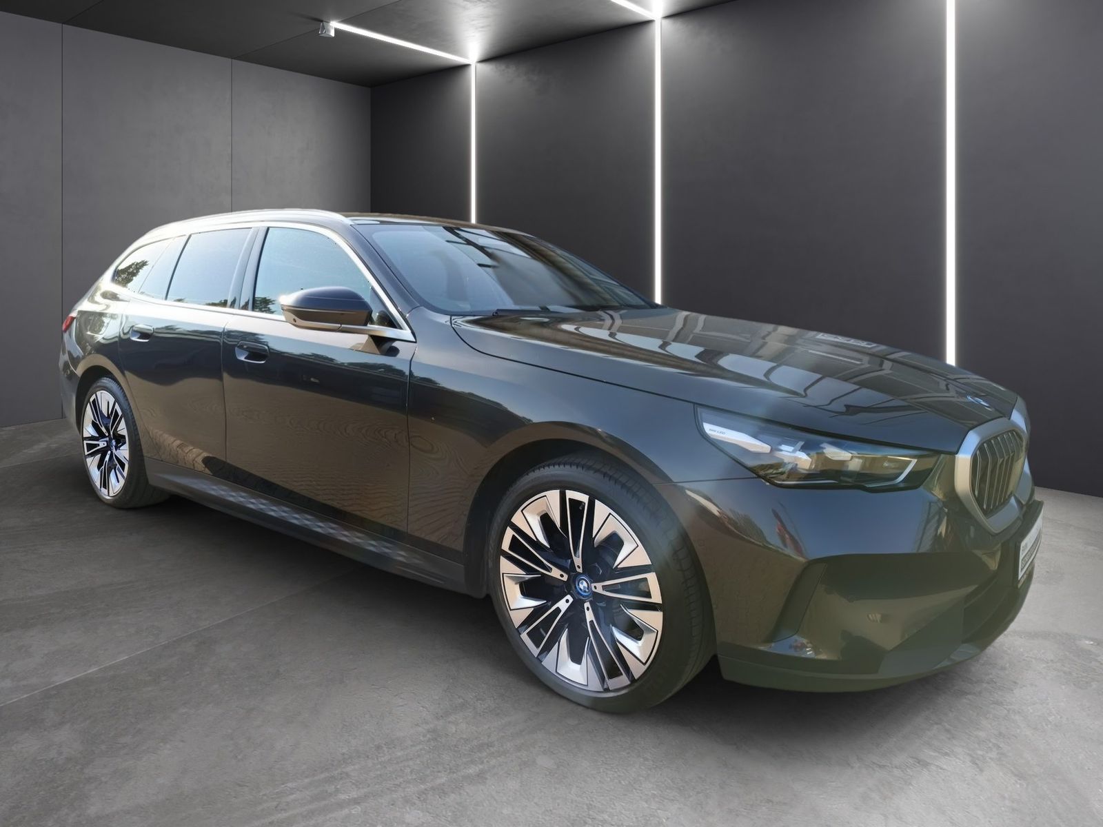 BMW 530e Touring ICONIC GLOW 20 ALU KOMFORTSITZE foto 4