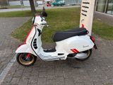 Piaggio Vespa  GTS  Super 300 Racing Sixties - PIAGGIO ROLLER 300