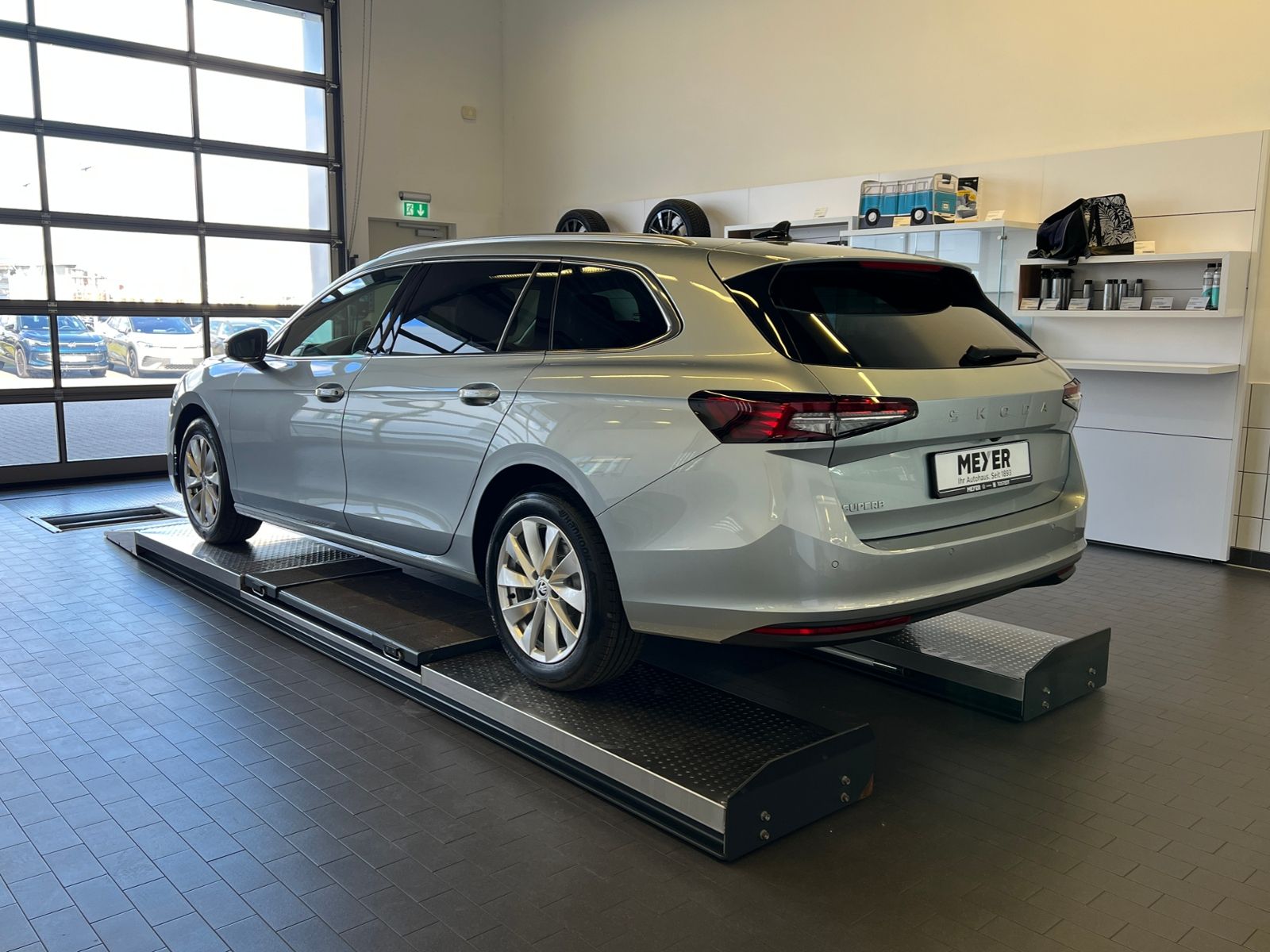 Fahrzeugabbildung SKODA Superb Combi Selection 1.5 TSI mHEV DSG *Vorb. A