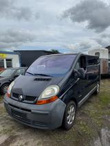 Renault Trafic Combi L1H1 2,7t  verglast - Renault Trafic aus 2002
