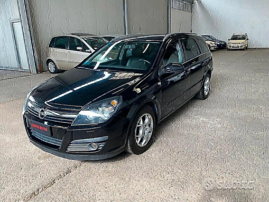 Opel Astra 2007 — вигляд ззаду