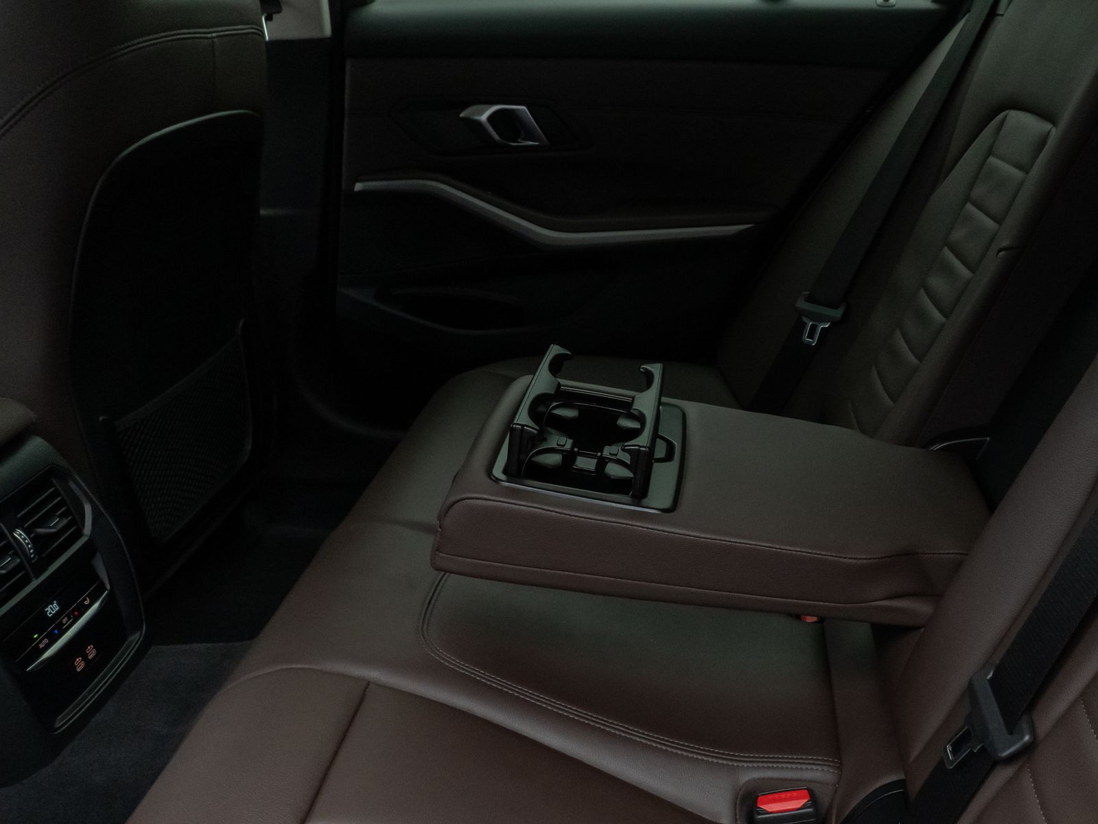 Fahrzeugabbildung BMW 330e xD Kamera HUD DAB Alarm Komfort LED Sport