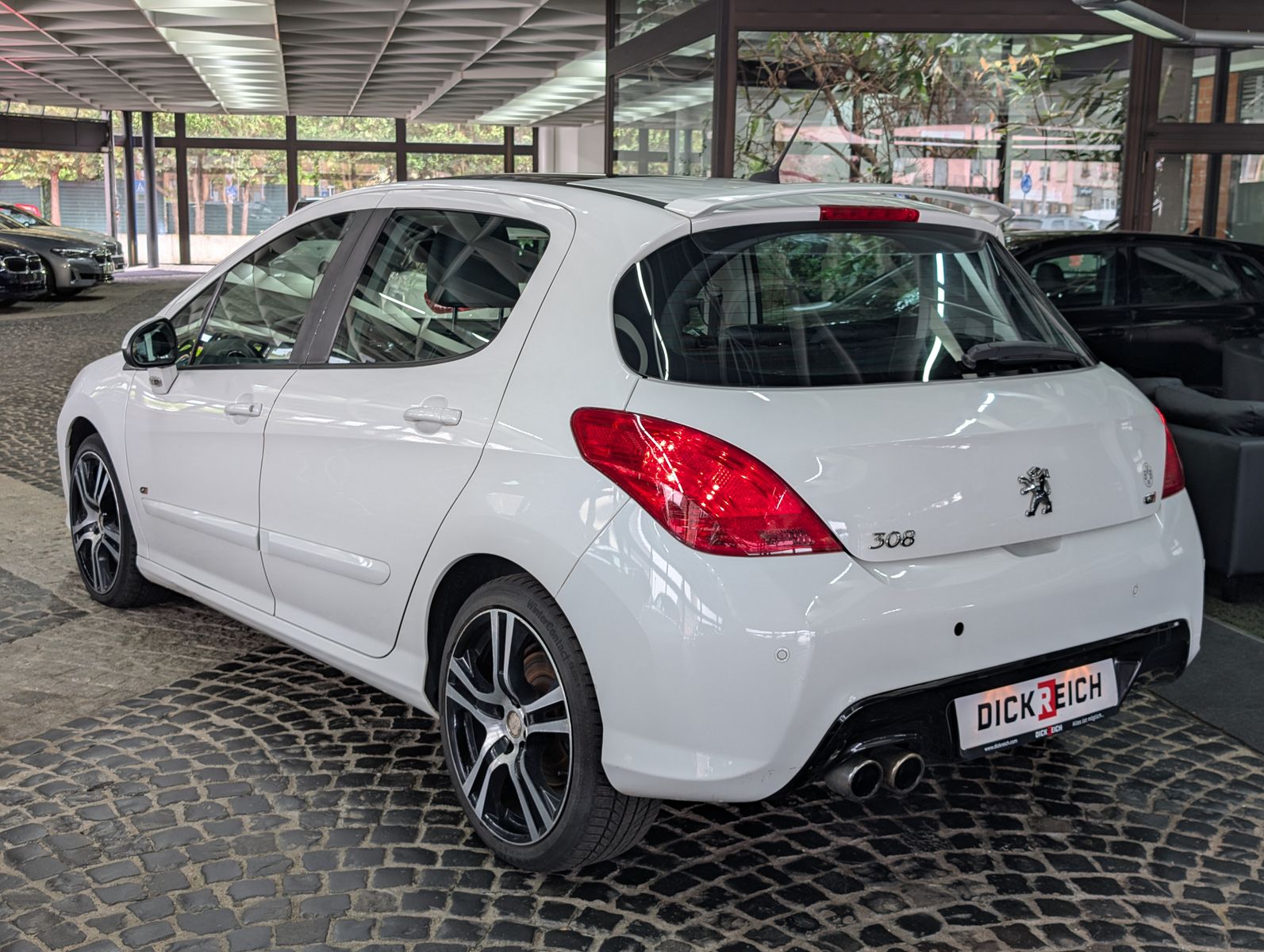 Fahrzeugabbildung Peugeot 308 GTi LEDER PANO XENON TEMP PDC NAVI 18-ZOLL