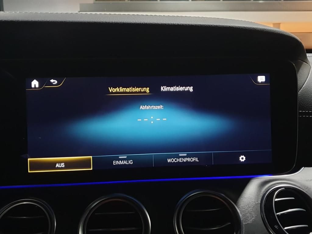 Fahrzeugabbildung Mercedes-Benz E 300 e T-Modell LED*HUD*Nav*MEMORY*Pano*PDC*360