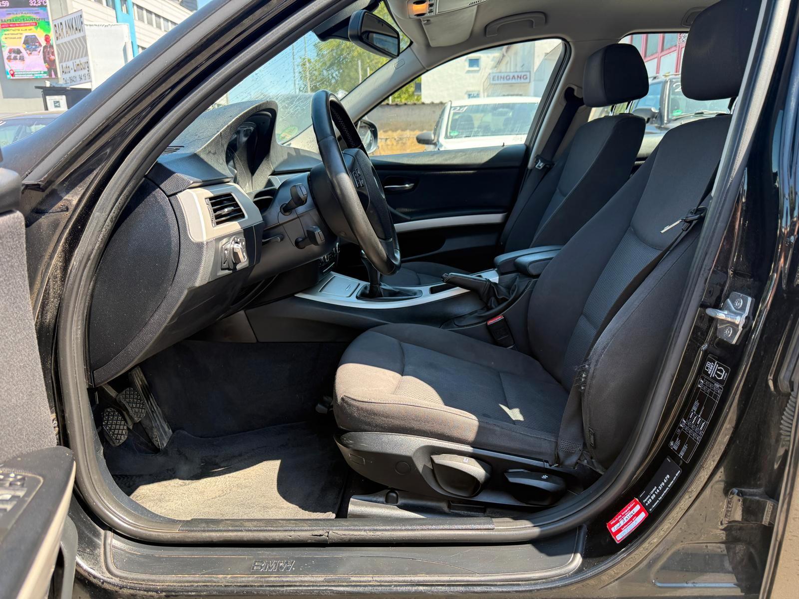 BMW 318 2012 — photo 10