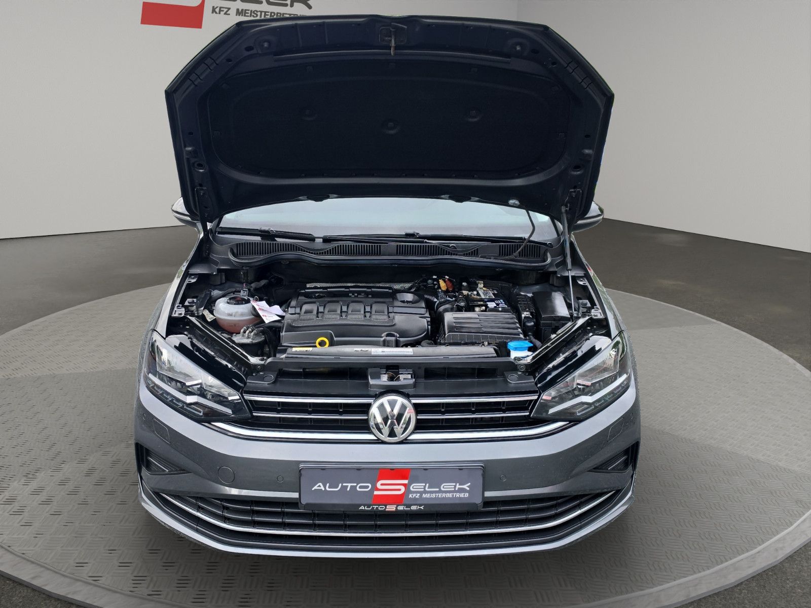 Fahrzeugabbildung Volkswagen Golf Sportsvan VII IQ.DRIVE AHK NAVI SHZ