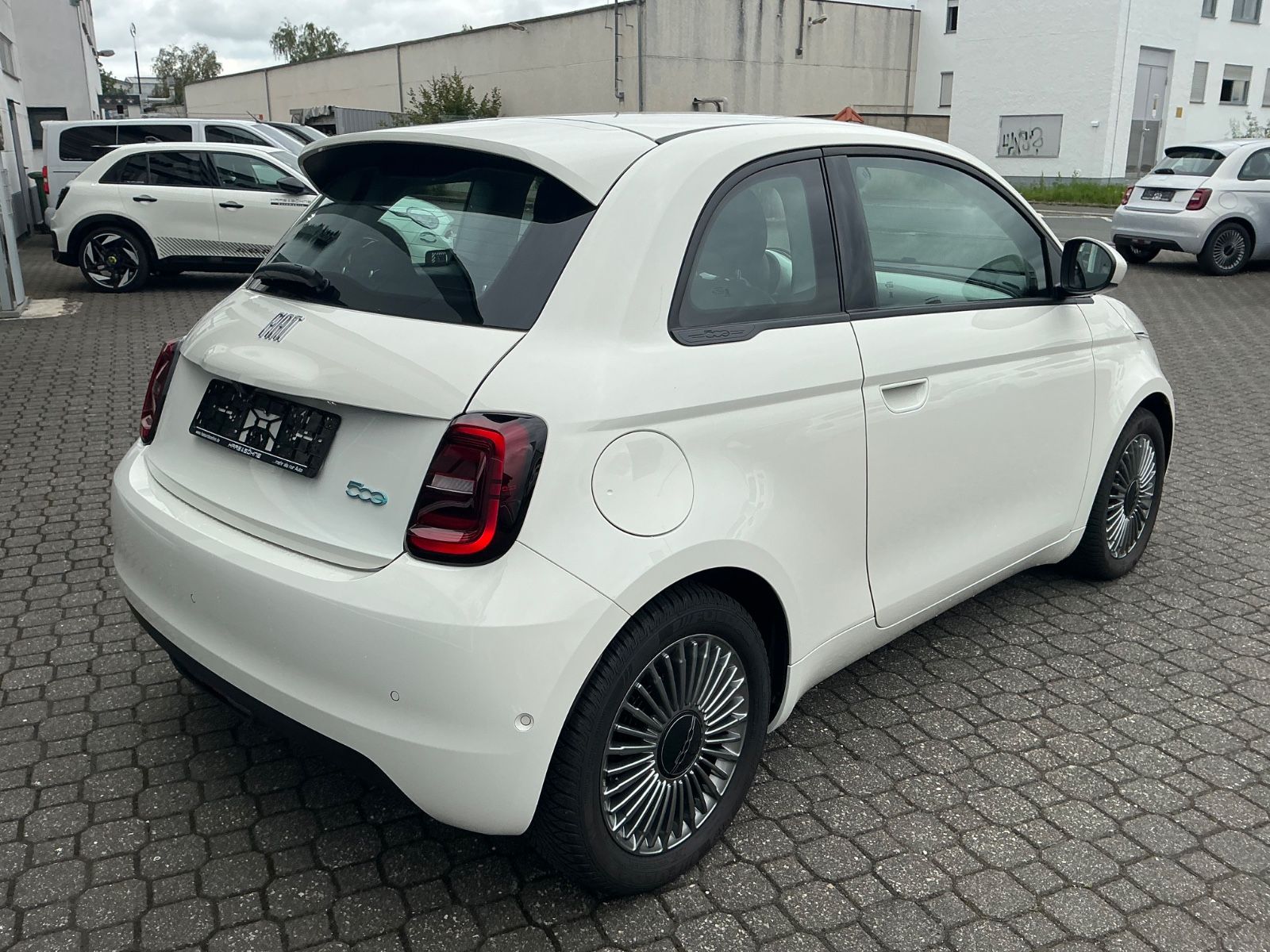 Fiat 500e Limousine 42 kWh *Komfort-Paket/16"* imagem 3