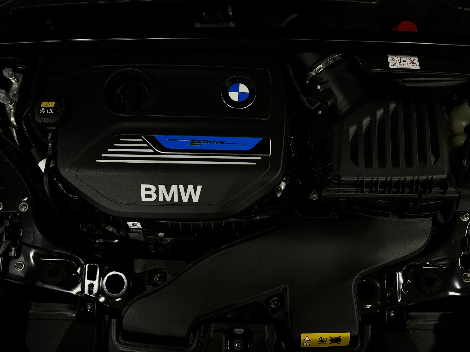 Fahrzeugabbildung BMW X1 xD25e Sport Line Kamera H/K HUD DAB Stop&Go