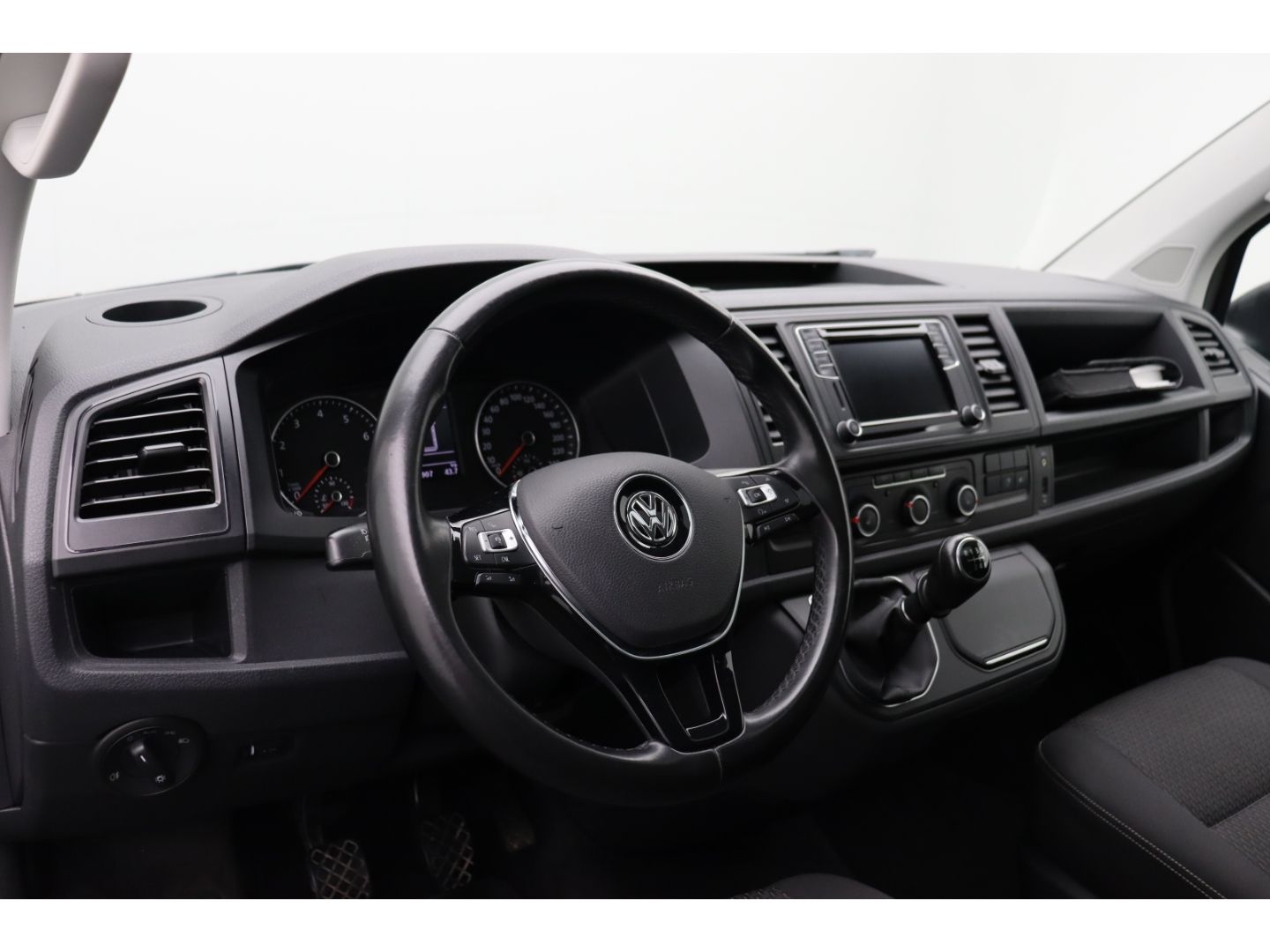 Fahrzeugabbildung Volkswagen T6.1 Multivan Trendline Pano Elektr. Schiebetür