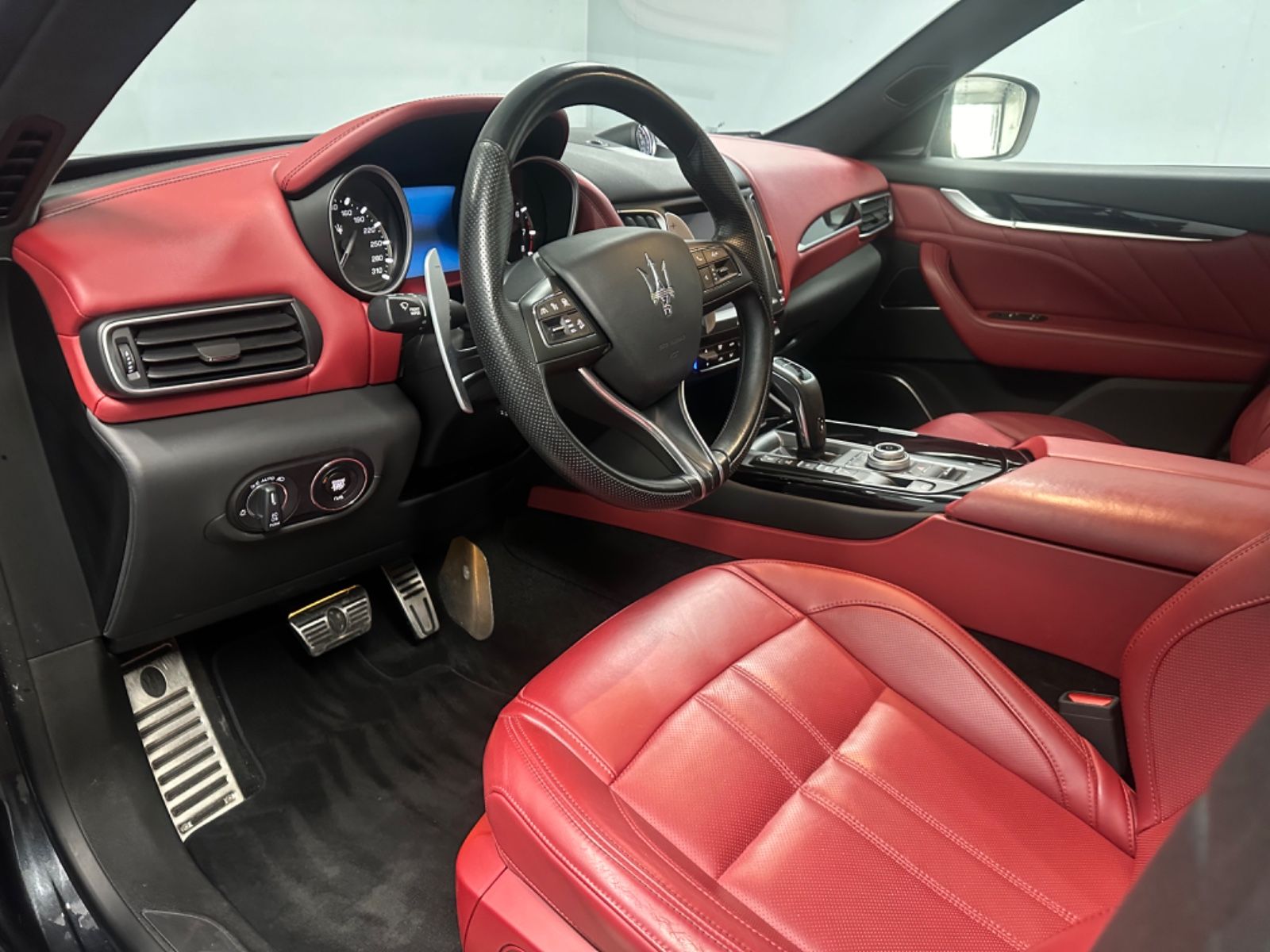 Fahrzeugabbildung Maserati Levante Q4 GRANSPORT Auto *SOFTCLOSE*PANORAMA*