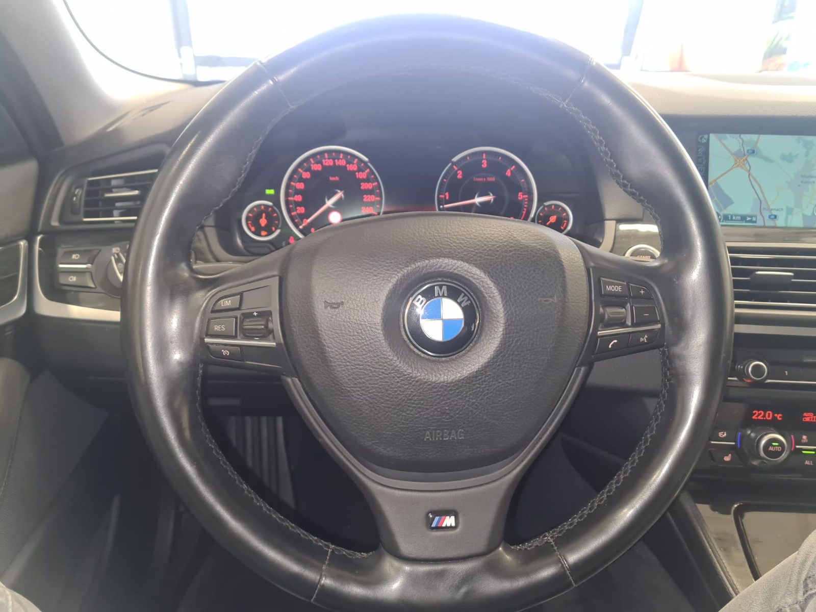 Fahrzeugabbildung BMW 530 Touring xDrive/TOP GEPFLEGT / AHK