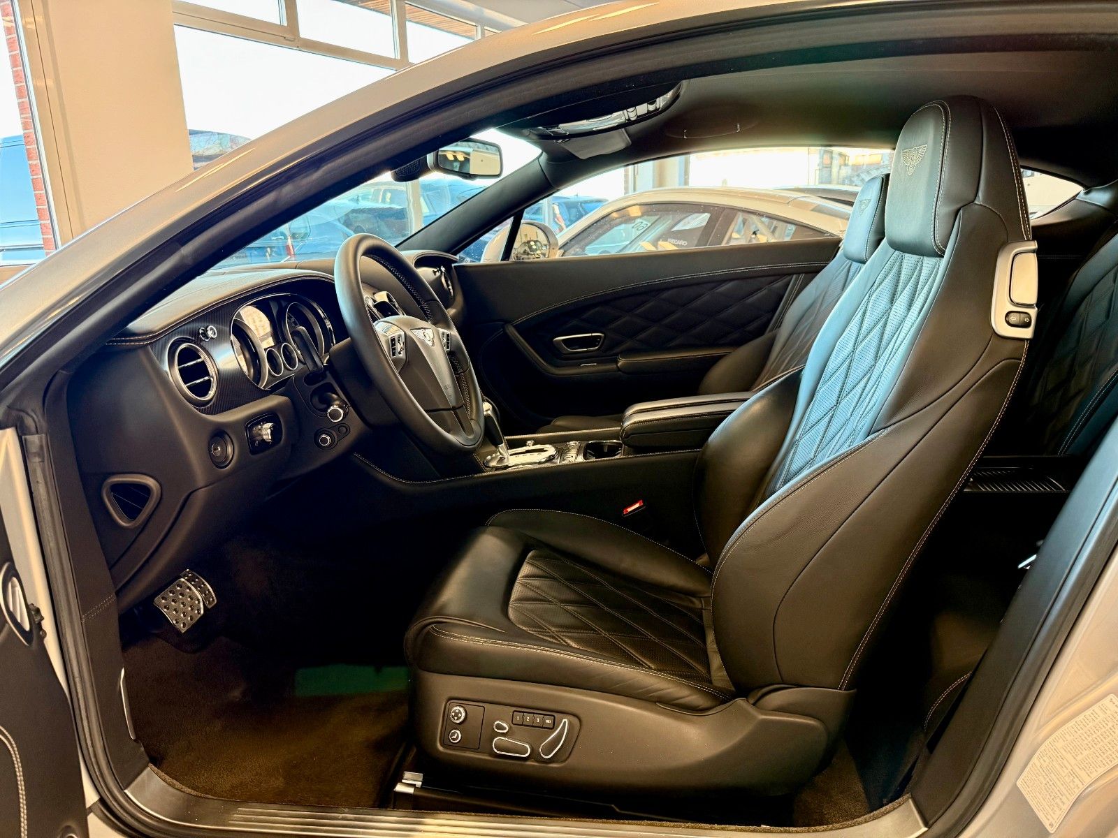 Fahrzeugabbildung Bentley Continental GT W12 Speed Carbon/Keramik/Massage