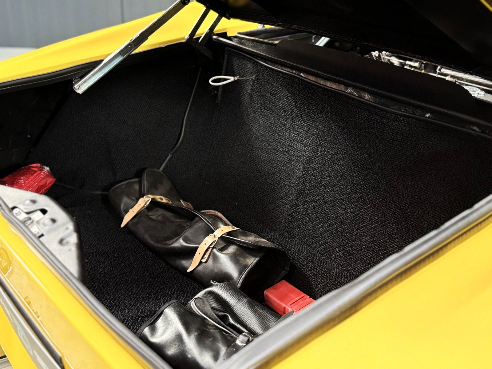 Fahrzeugabbildung Ferrari Dino 246 GT + Giallo Fly + Vollrest. + Zustand 1