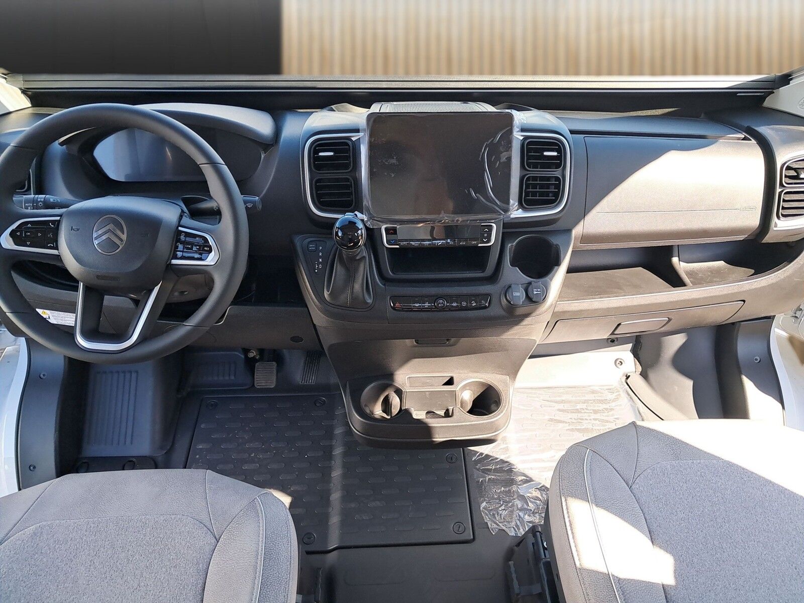 Fahrzeugabbildung Pössl Summit Shine 600 Citroen 140 PS Lithium,Solar