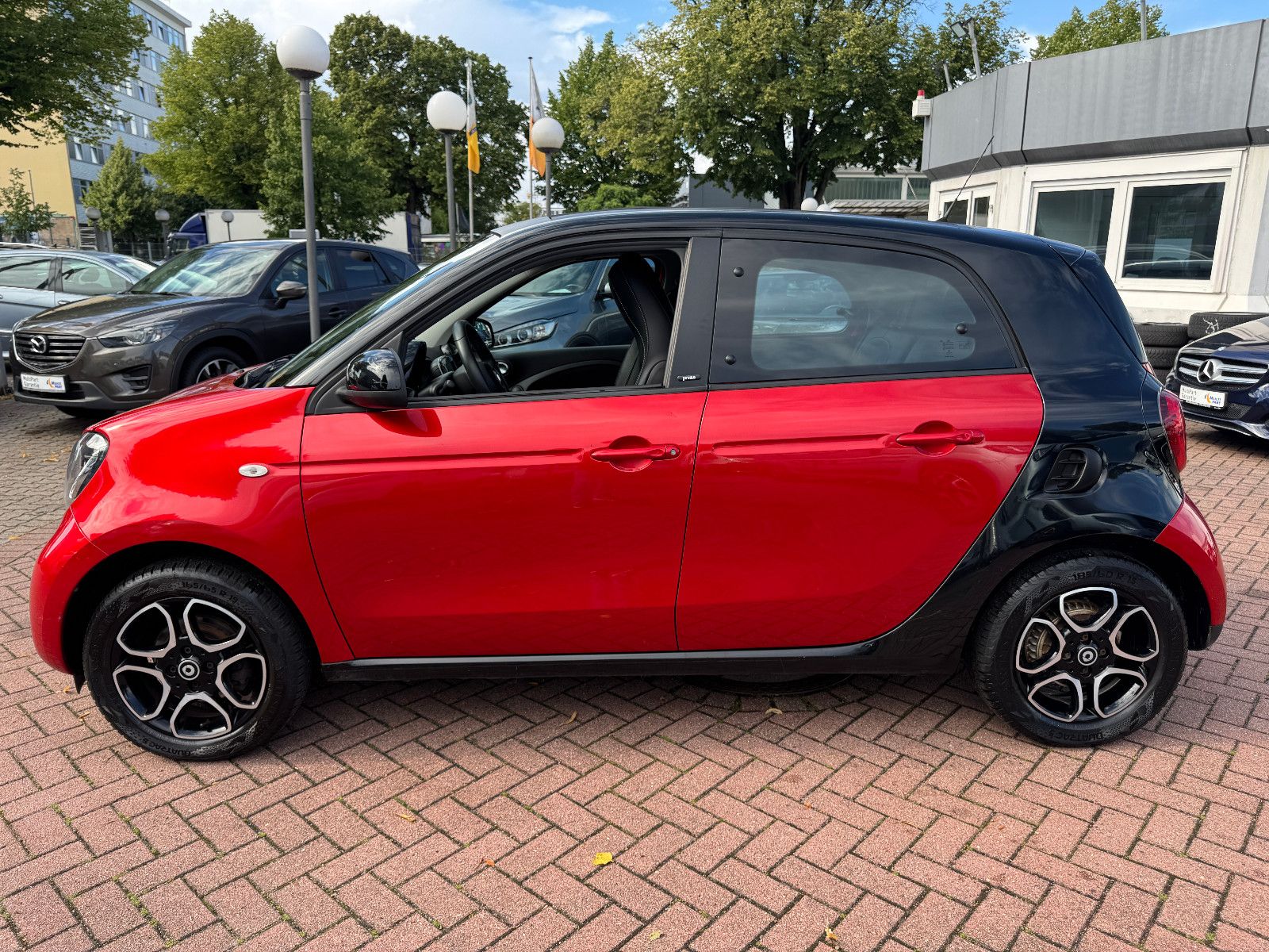 Fahrzeugabbildung Smart ForFour 66KW PRIME EXCLUSIVE PANO NAVI LED VOLL