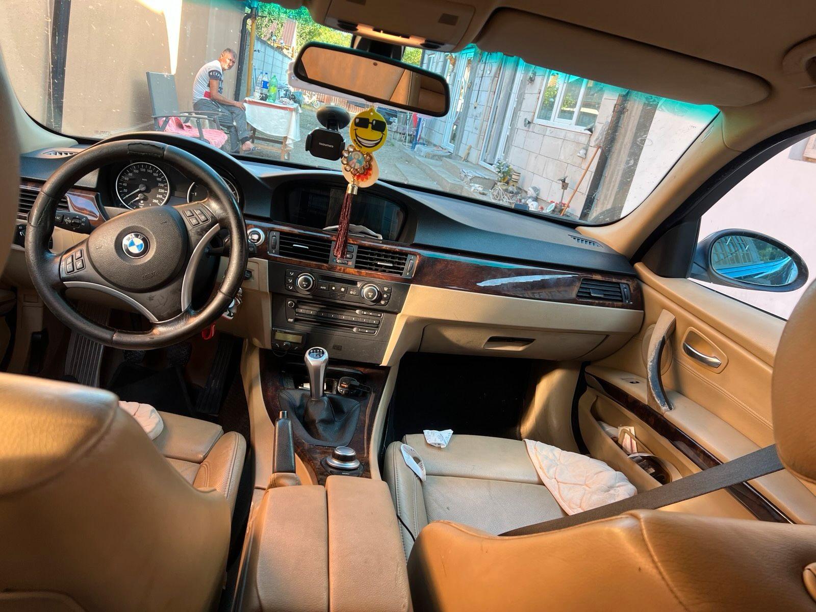BMW 318 2007 — interior