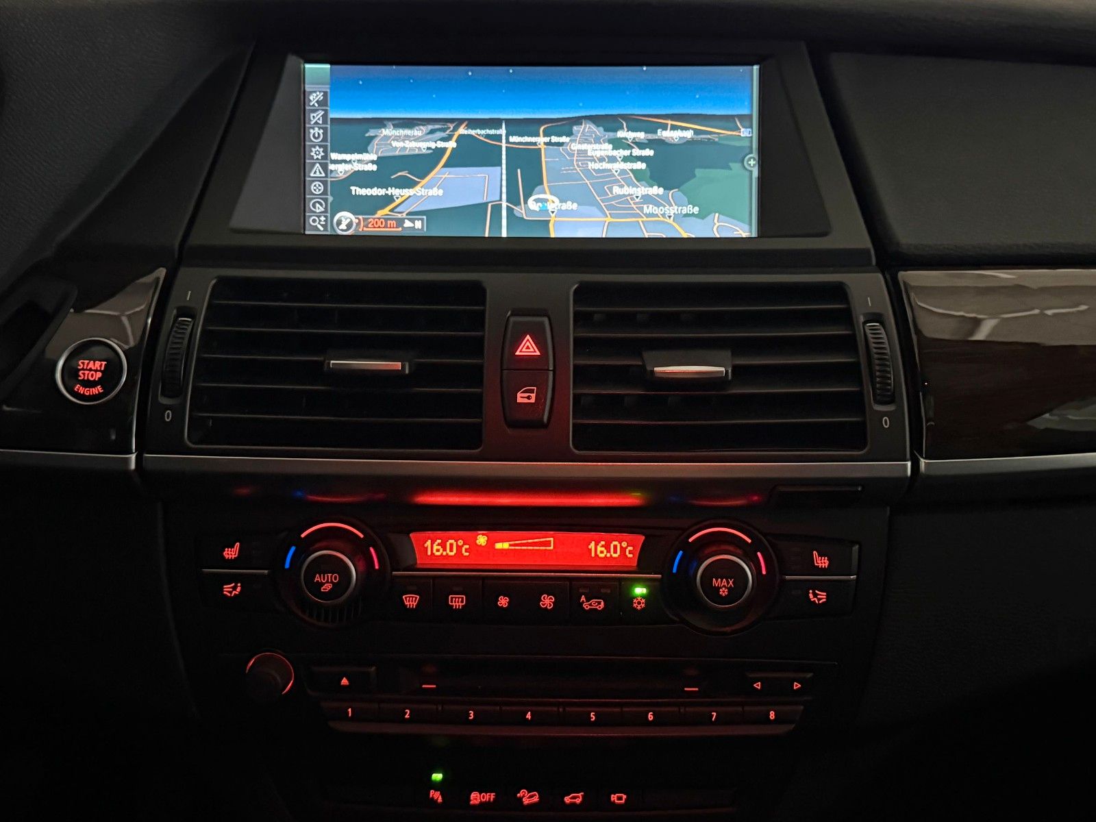 Fahrzeugabbildung BMW X6 M50 d/eGSD/AHK/HuD/SOFT CLOSE/STHZ/ACC