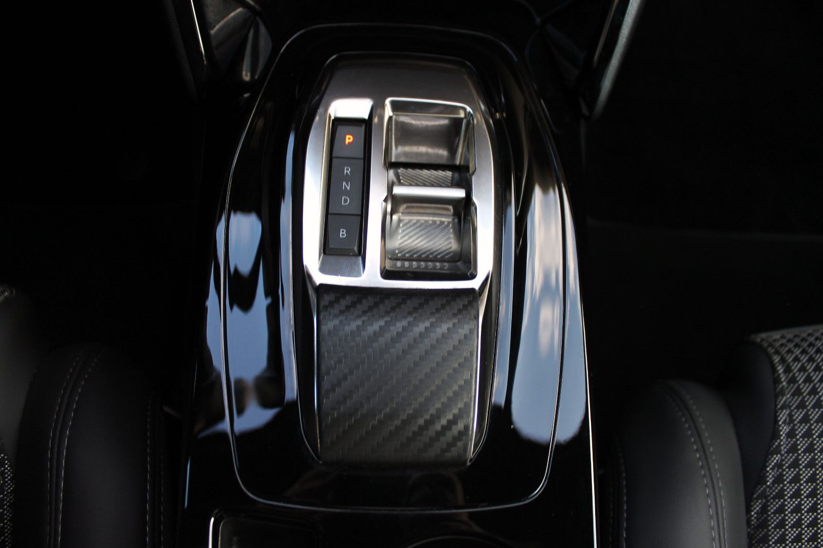 Fahrzeugabbildung Peugeot 2008 e-GT 11kW OnBoard LED ACC KAM SHZ BT NAV