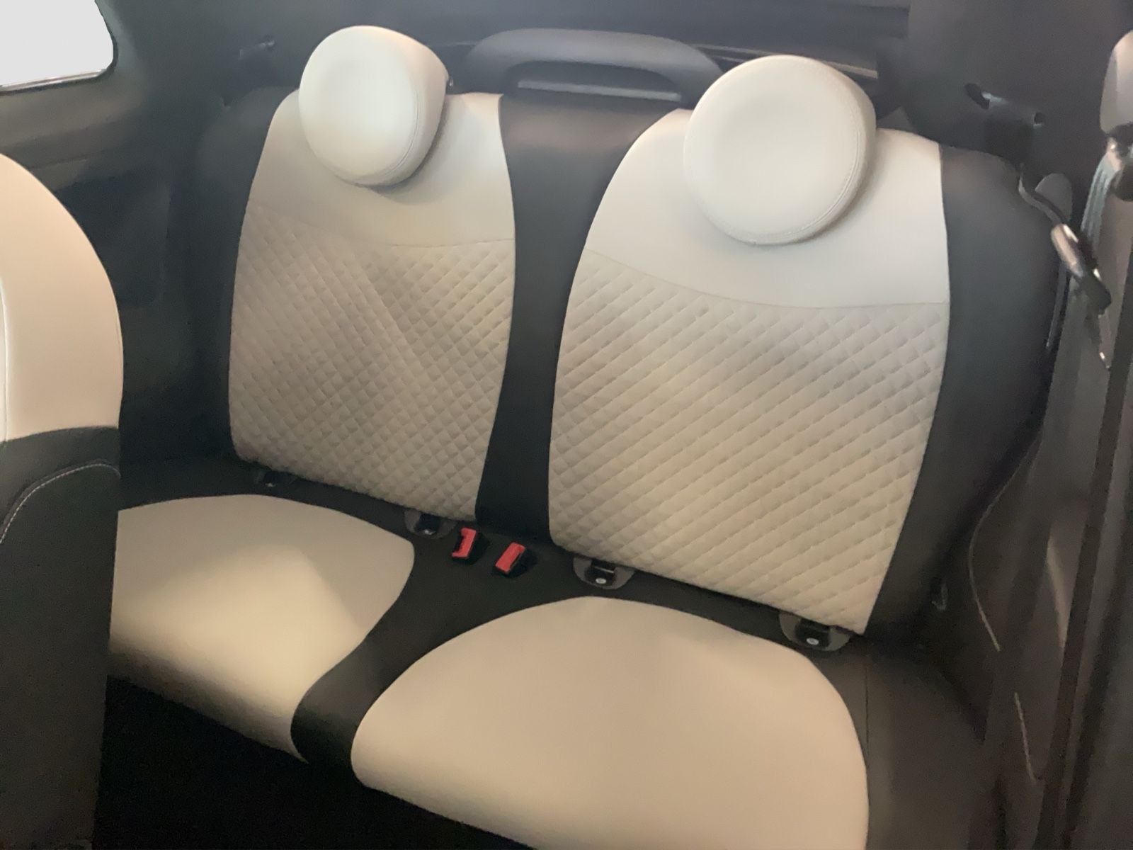 Fahrzeugabbildung Fiat 500C DolceVita 8-fach bereift