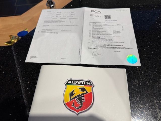 Fahrzeugabbildung Abarth 695C Cabrio AT BREMBO NAV PDC 17"