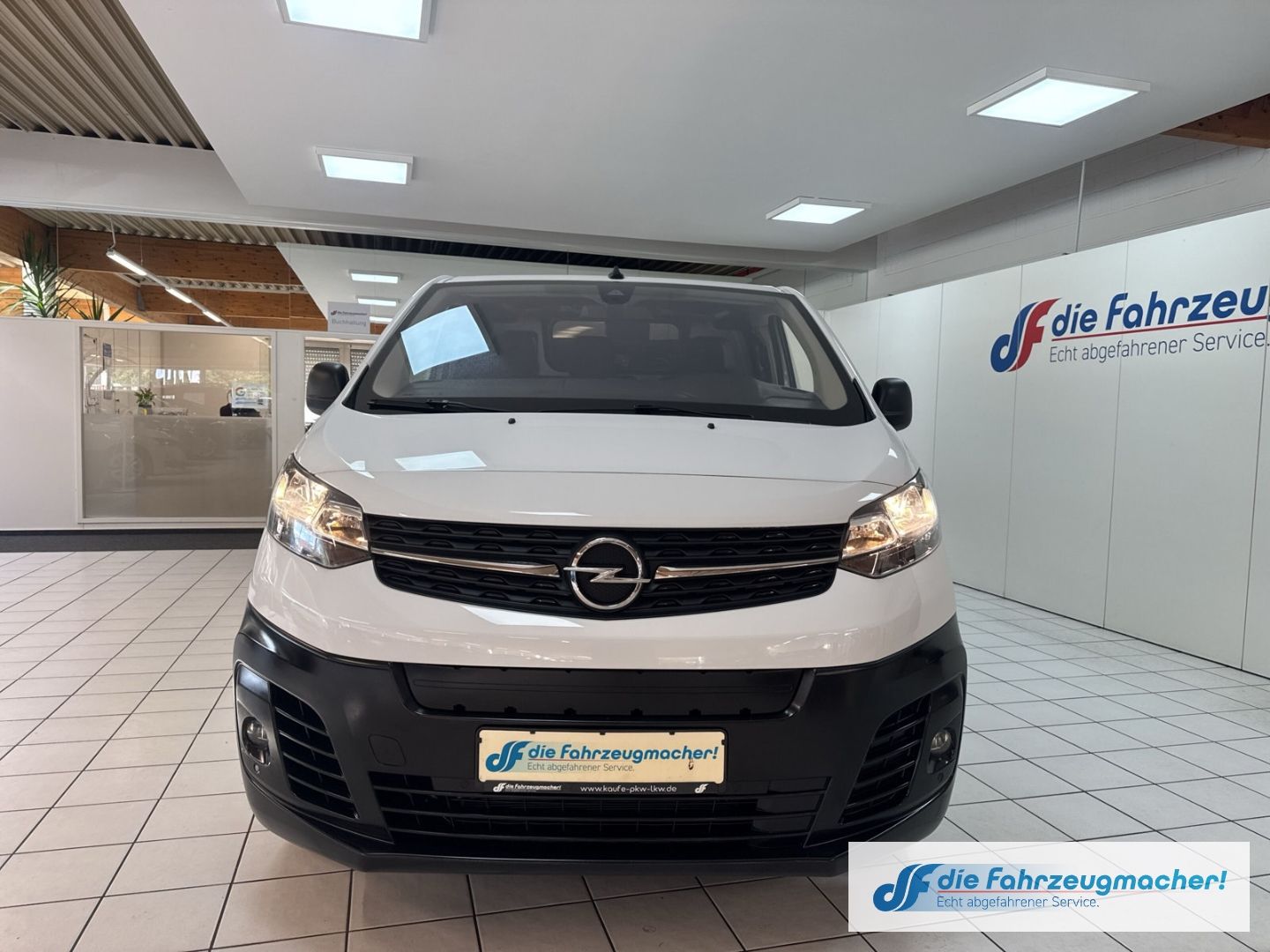 Fahrzeugabbildung Opel Vivaro Kasten -e Elegance L Navi Apple CarPlay A