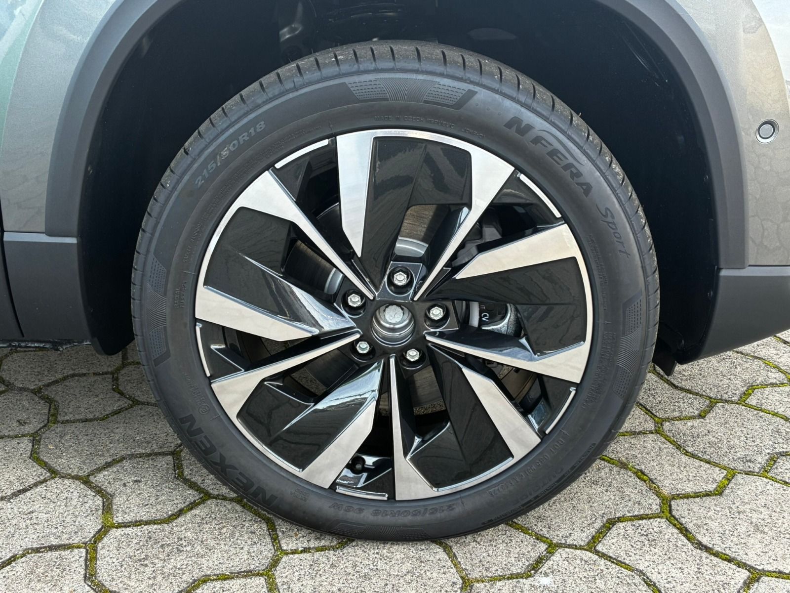 Fahrzeugabbildung SKODA Karoq 1.5 TSI ACT Selection OPF