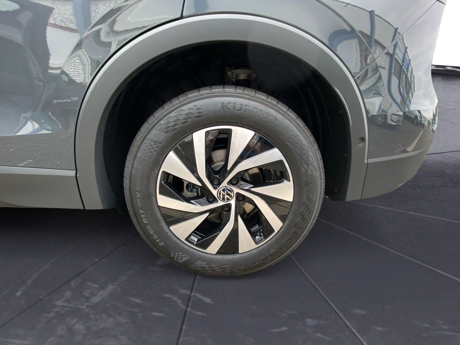 Fahrzeugabbildung Volkswagen Tiguan 1.5 eTSI OPF DSG +ACC+LED+NAVI+PARKASSIST