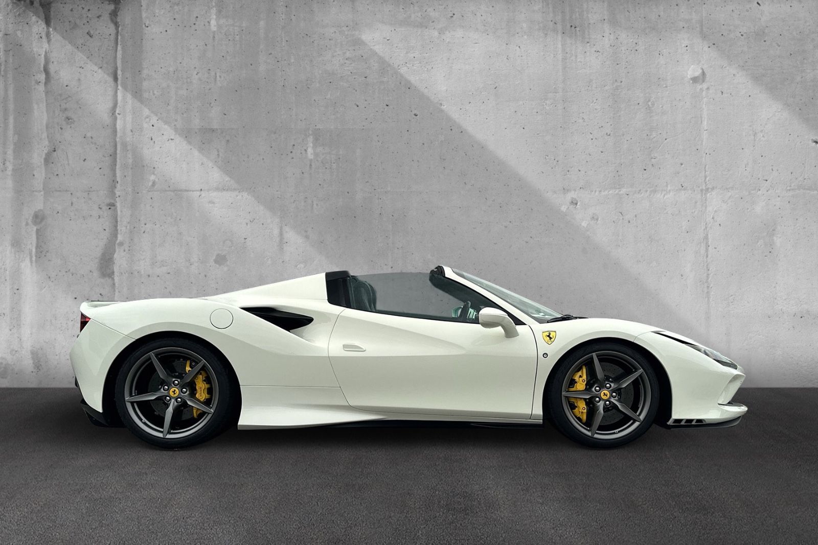 Fahrzeugabbildung Ferrari F8 Spider*Dt.Auto*Lift*LED Lenkrad*JBL*Kamera