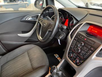 MYAUTOCENTER – Gebraucht- und Jahreswagen mit Werkstattservice in Pfaffenhofen Opel Astra J Sports Tourer Design Edition *PDC*Klima*