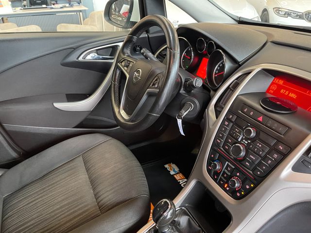 MYAUTOCENTER – Gebraucht- und Jahreswagen mit Werkstattservice in Pfaffenhofen Opel Astra J Sports Tourer Design Edition *PDC*Klima*