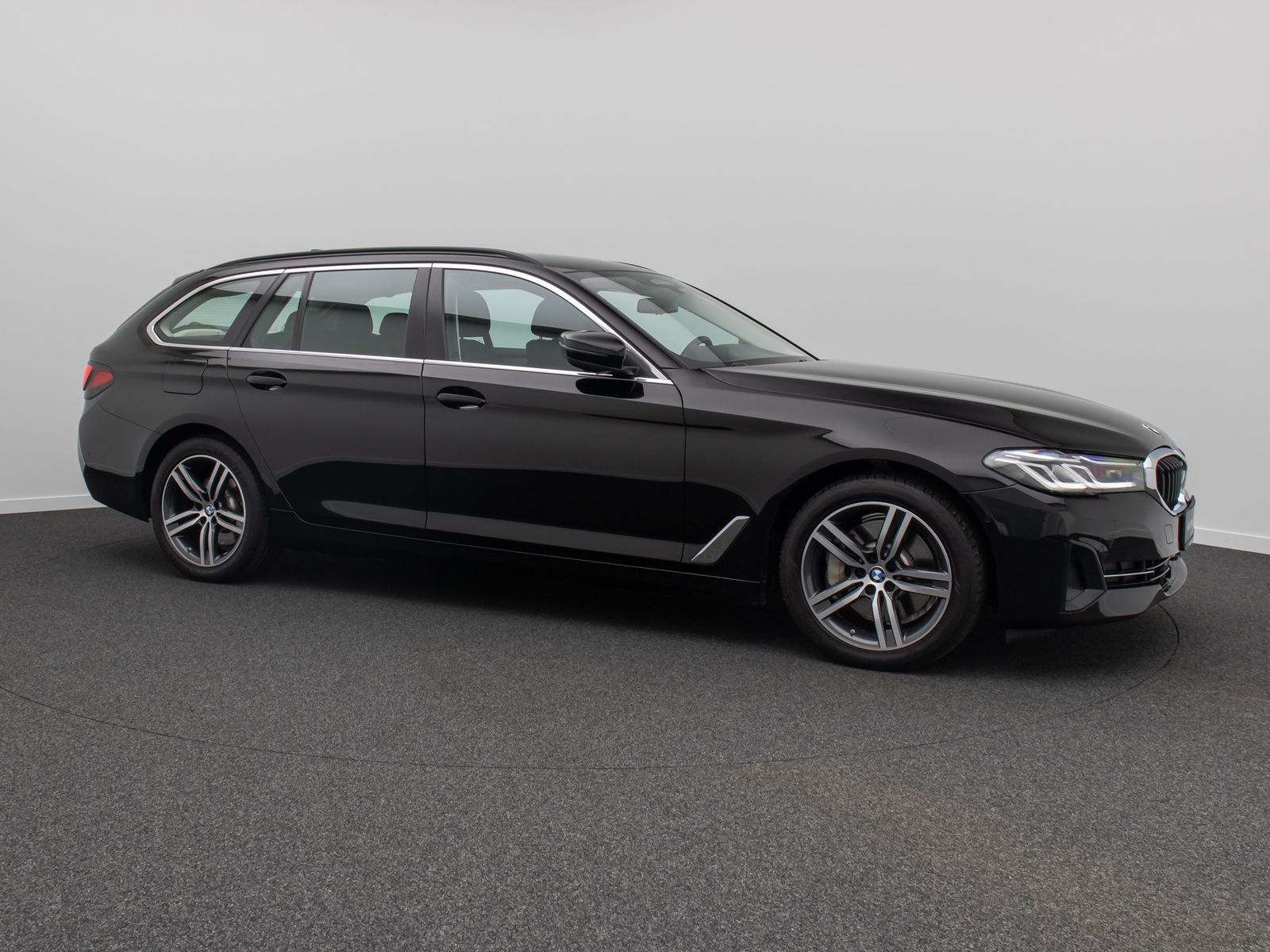 Fahrzeugabbildung BMW 530e ACC Kamera DAB Laser AHK Komfort WLAN Sport