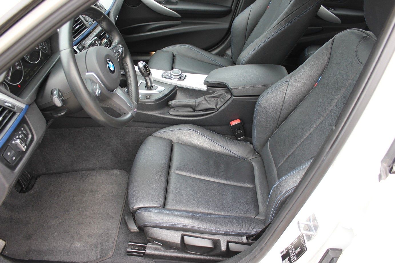 BMW 318dA Touring Sportpaket-Navi-LED-LM18"-2.Hand imagem 3