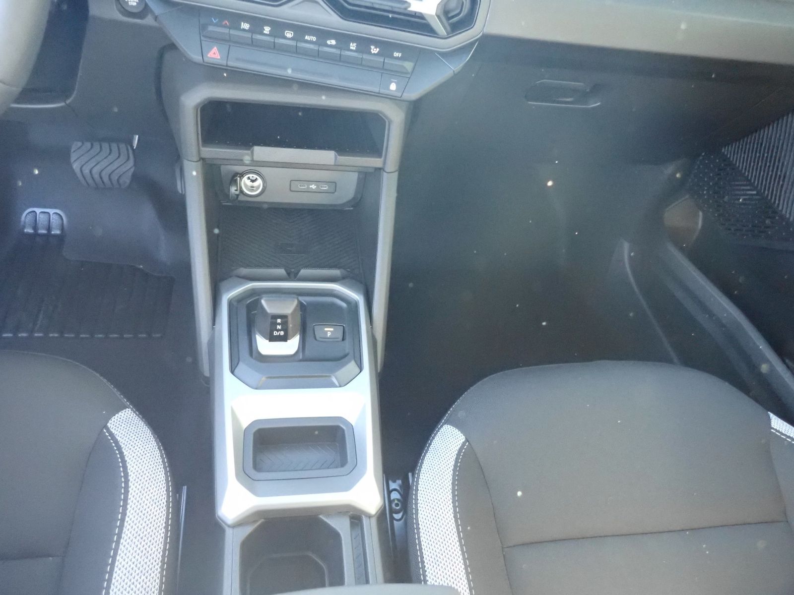 Fahrzeugabbildung Dacia Duster Journey Hybrid 155