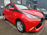 Toyota Aygo x-play touch +AUTOMATIK+KLIMA+5TÜRER+ - Toyota Aygo (X): Rot