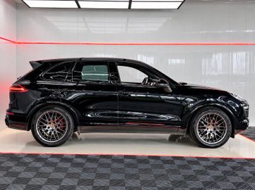 Porsche Cayenne - 12