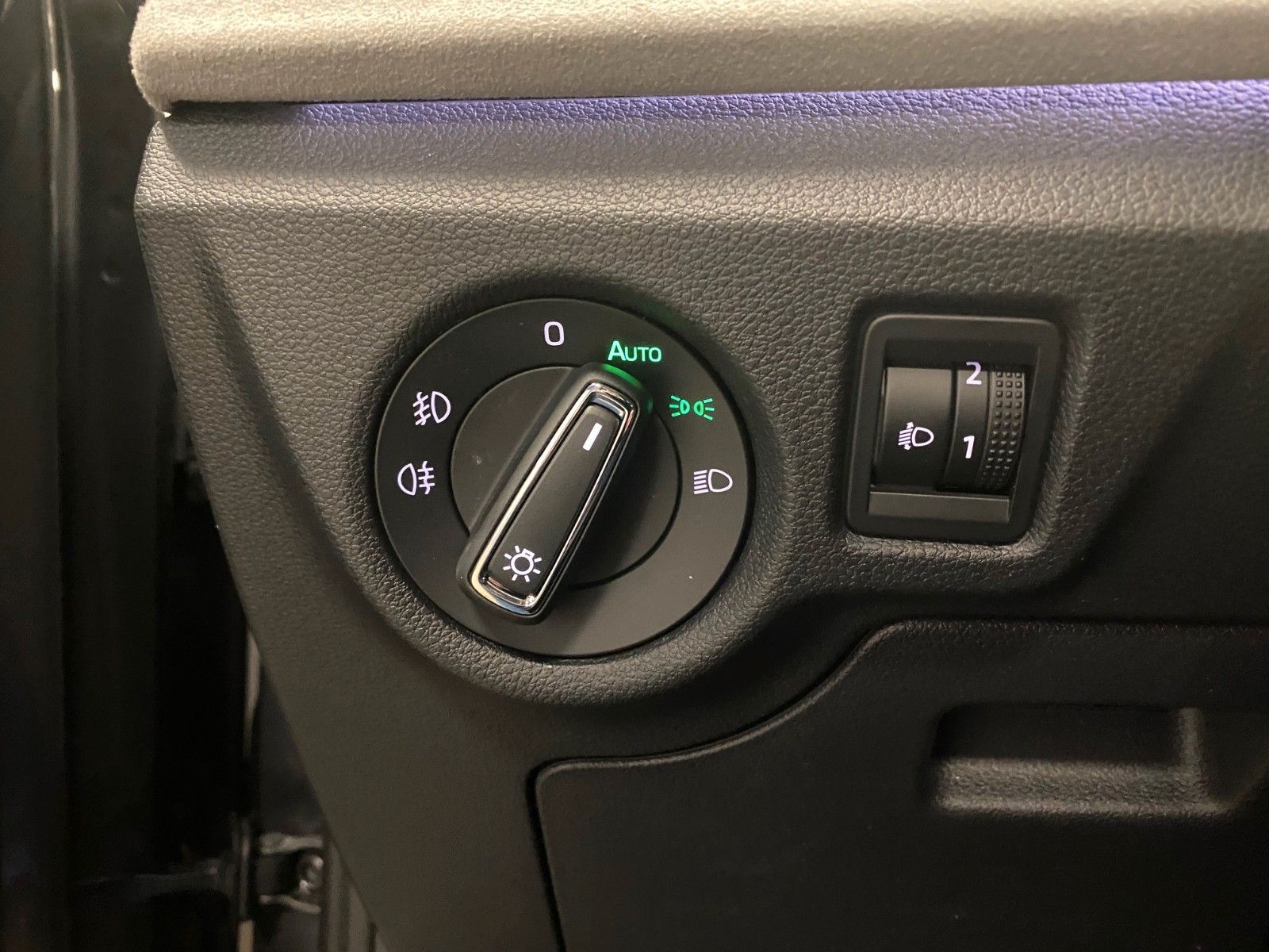 Fahrzeugabbildung SKODA Kamiq 1.0 TSI 85kW DSG Selection ACC+elek.Heck