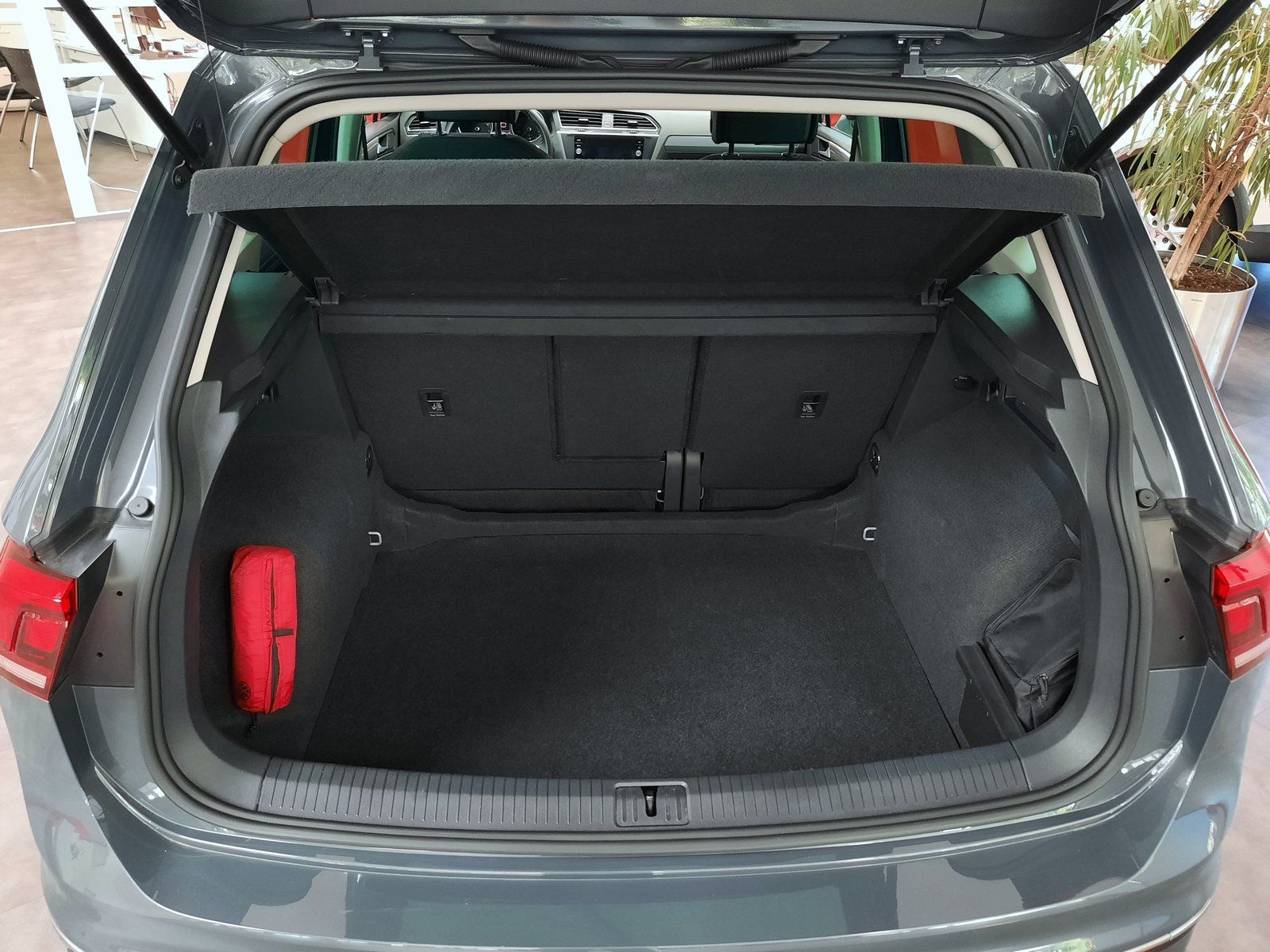 Fahrzeugabbildung Volkswagen Tiguan Active TSI *Navi*Cam*PDC*ACC*LED*Sitzhzg*