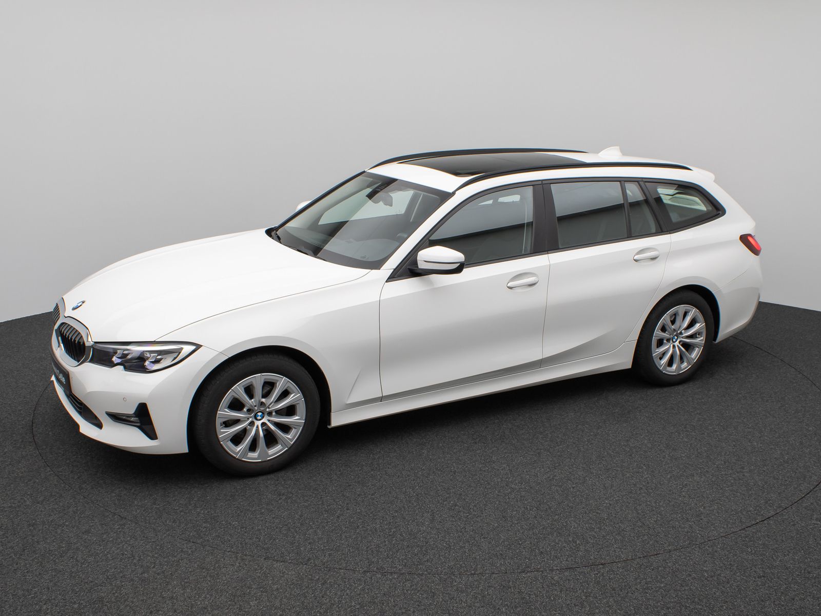 Fahrzeugabbildung BMW 320d Panorama DAB HiFi Stop&Go Alarm AHK PDC
