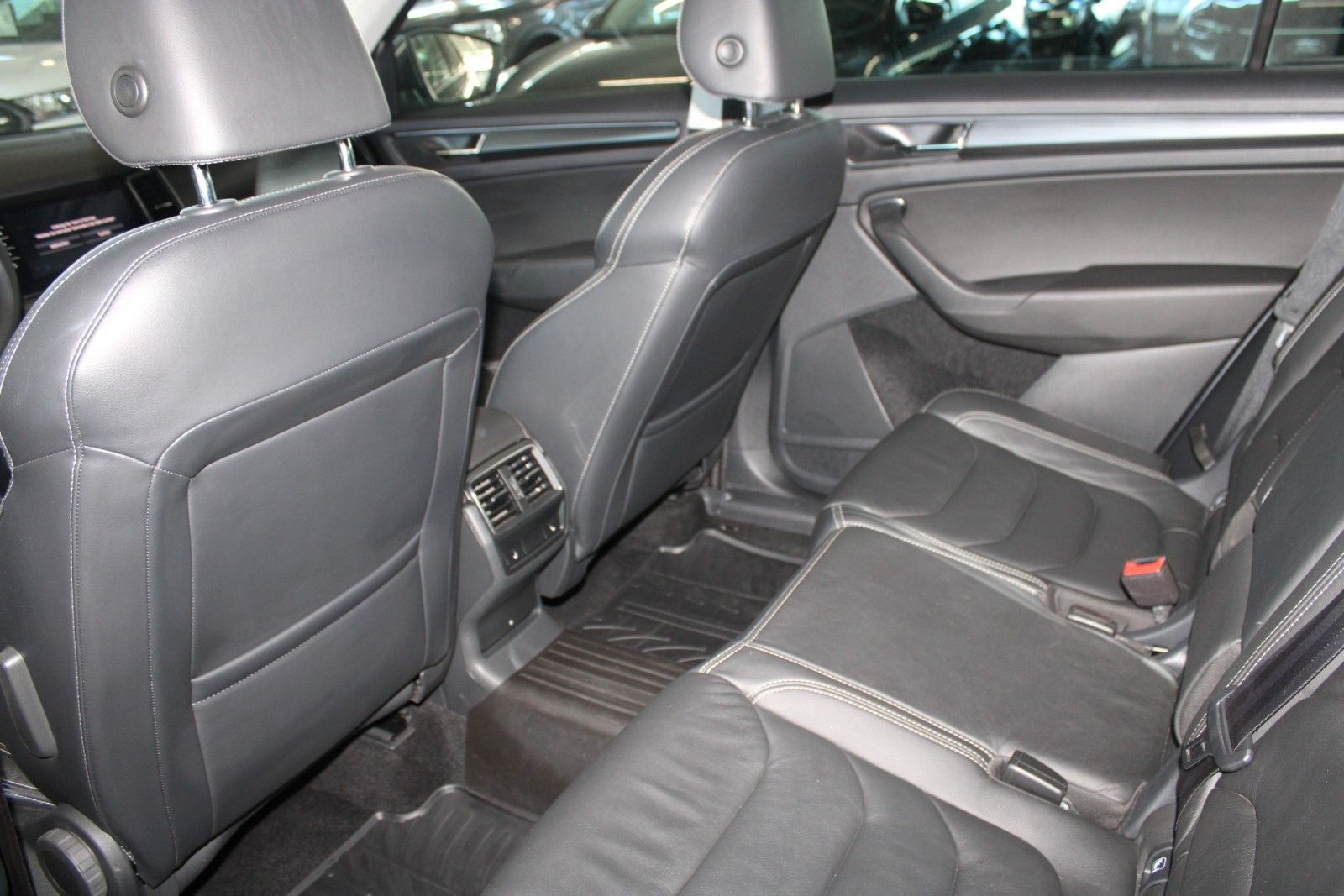 Fahrzeugabbildung SKODA Kodiaq DSG 4x4 SOLEIL LED AHK LEDER ACC STDHZ